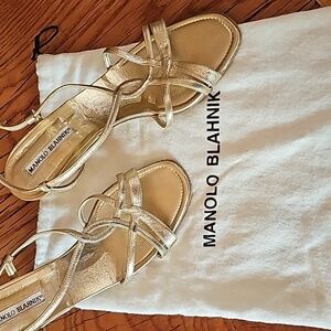 Gold Manolo Blahnik 👠